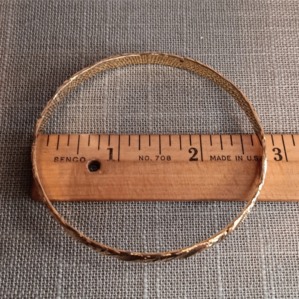 Textured Gold Tone Bangle Bracelet Vintage - Picture 6 of 7